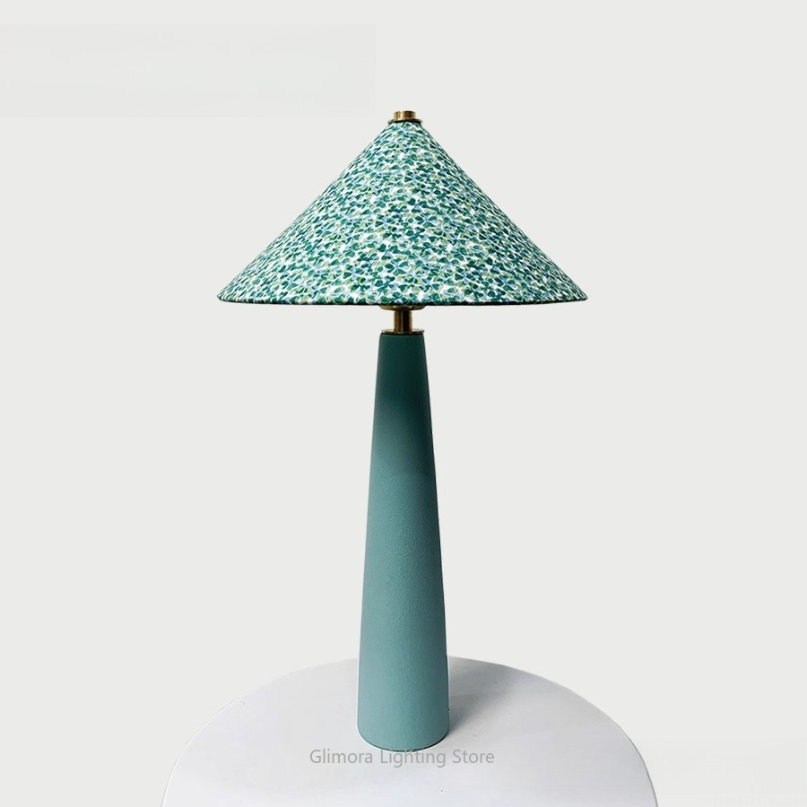 Century Textile & Sewing Supply Photos - Candeeiro de mesa em formato de